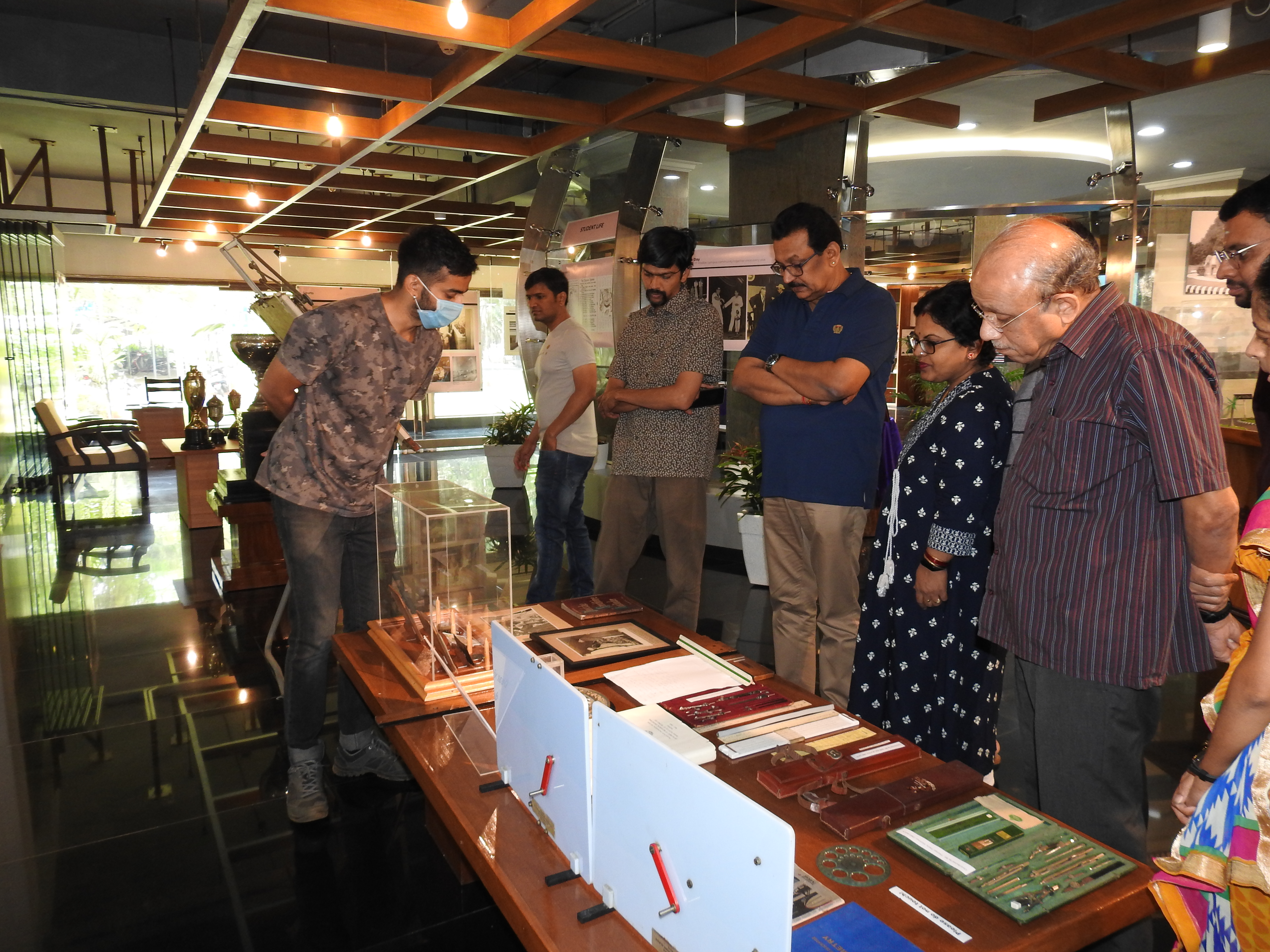 Bhuvanesh Santharam (Project Associate, Heritage Centre) provides the visitors information about the artefacts