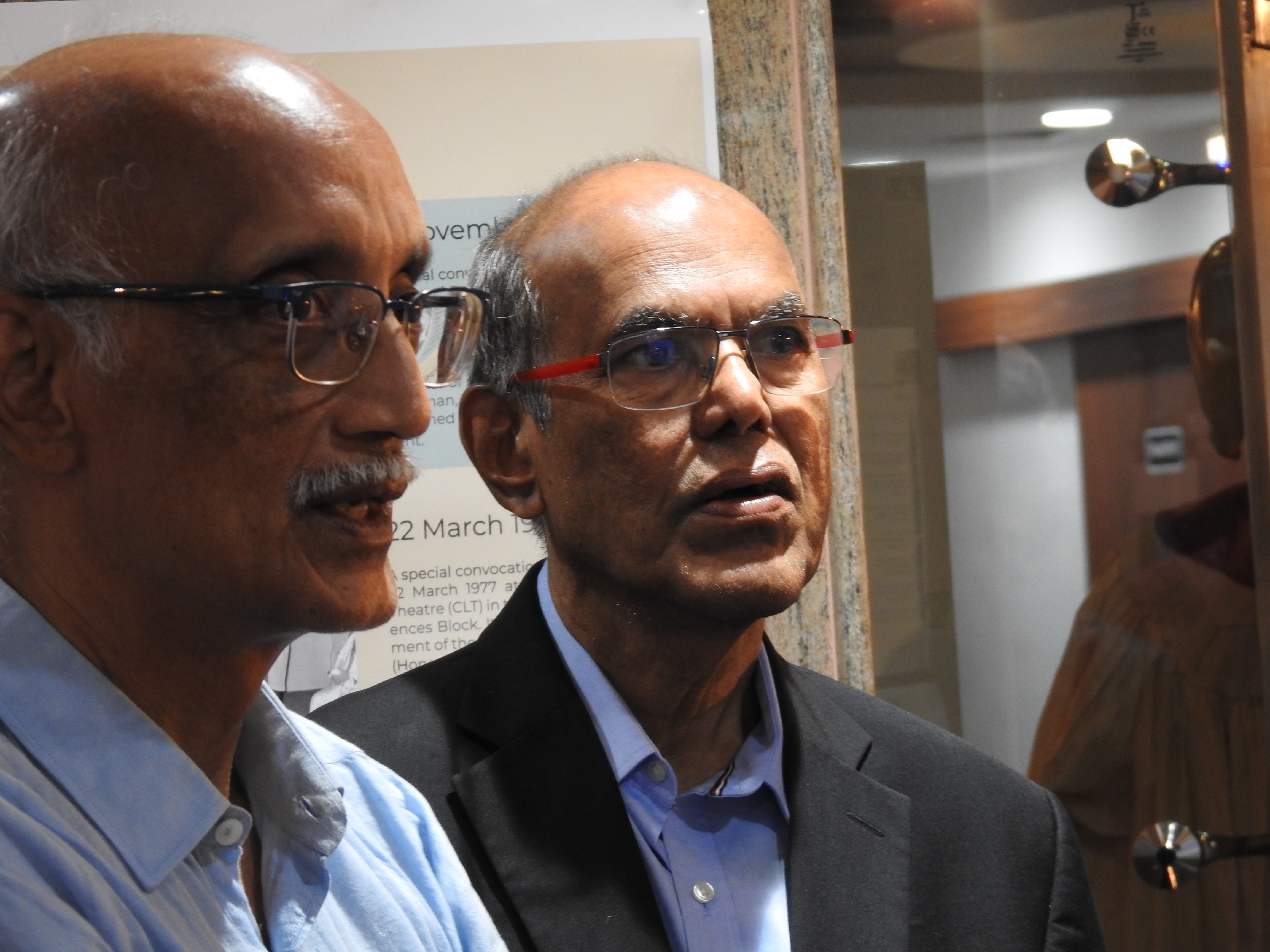 Prof. R. Nagarajan (Professor-in-charge of the Heritage Centre) explains a point to Dr. D. Subbarao 