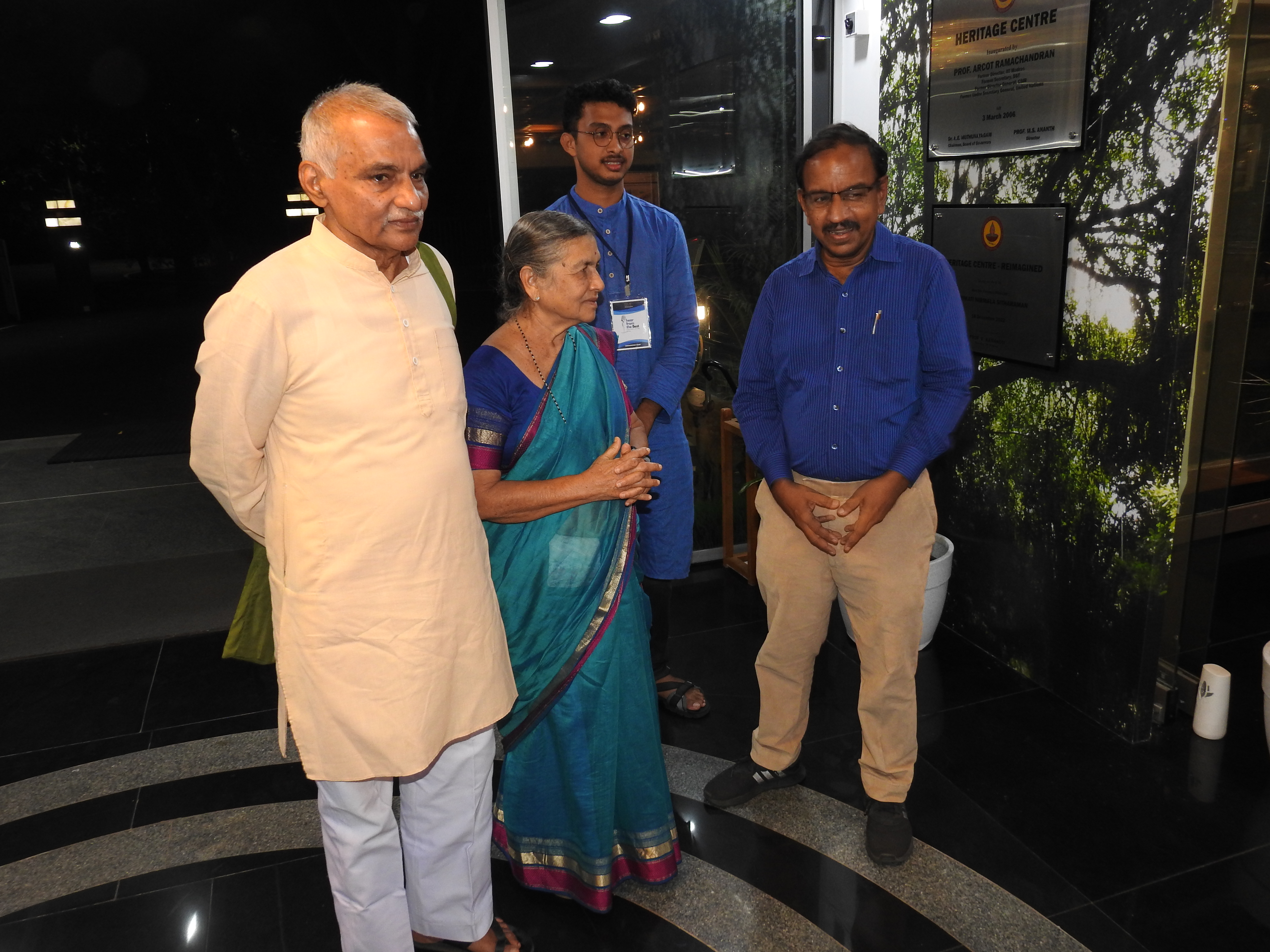 Mr. Kumaran Sathasivam (Operational Head of Heritage Centre) welcomes the visitors