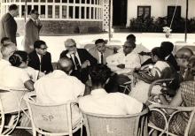 Dr. Emil Lehnartz in discussion, 1968