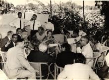 Dr. Emil Lehnartz in discussion, 1968