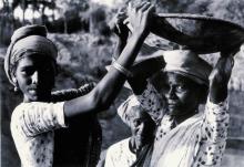 Turbomachines Lab: Workers at the erection of the lab halls