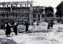 Turbomachines Lab: Workers at the erection of the lab halls