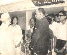 Sardar Ujjal Singh in conversation with Mr. S. S. Mani at Alakananda Hostel, 1966