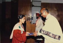 Dr. V. S. Arunachalam presents a degree to a graduand during the 25th Convocation, 1988