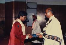 Dr. V. S. Arunachalam presents a degree to a graduand, 1988