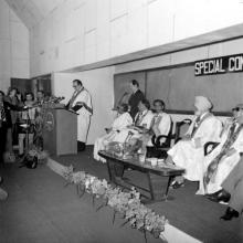 Dr. Hans-Dietrich Genscher addresses the audience at the special convocation ceremony