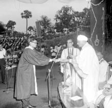 Mr. V. Srinivasan receives the President's Prize from Sir C.V. Raman