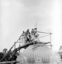 A priest performs kumbhabhishekam of Jalakanteshwara Temple, 1965
