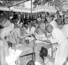 A devotee appears to be presenting something to Puduperiyavar, 1965
