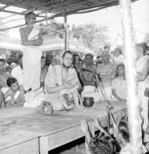 Puduperiyavar addresses a gathering, 1965