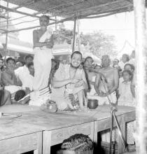 Puduperiyavar addresses a gathering, 1965