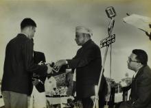 Dr. A. L. Mudaliar presenting a prize at the Third Inter-IIT Sports Meet, 1964