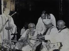 Dr. A. L. Mudaliar signing the Record of Degrees conferred at the second convocation, 1965