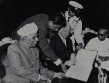 Dr. h. c. Heinrich Luebke signs in the guest book, 1962