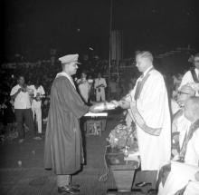 Mr. H. V. R. Iengar (Chairman, Board of Governors) hands out awards at the sixth convocation ceremony