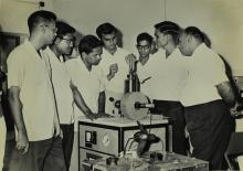Participants of a short-term course in high-vacuum technology watch a demonstration