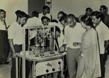 Participants of a short-term course in high-vacuum technology watch a demonstration