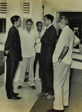 Prof. Arcot Ramachandran converses with participants of the Short Term Course in High Vacuum Technology