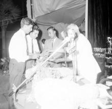 Dr. P. Subbarayan (Union Minister of Transport and Communication) gives prizes to Mr. Anand Singh Bawa and Mr. Surjit S. Randhava