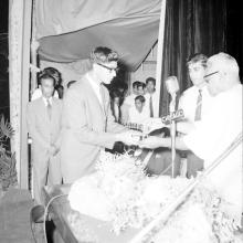 Dr. P. Subbarayan hands over a prize to Mr. K. Mahesh 