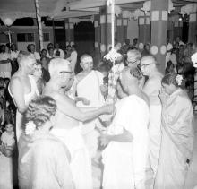 Devotees standing around the idol, 1965