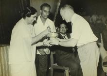 Sardarini Sant Sev Ujjal Singh presents an award during the Eighth Institute Day, 1967