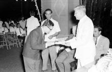 Mr. R. Venkataraman presents a prize during the Fifth Institute Day, 1964