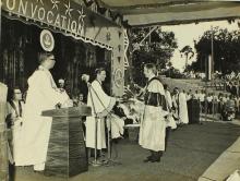 A students receives his degree from Prof. A. Ramachandran 