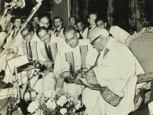 Dr. V. V. Giri, chief guest of the seventh convocation, signs the autograph book