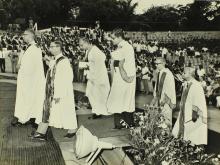 The academic procession climbs the stage, 1973