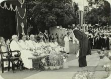 A student bows before the distinguished guests and administrators, 1981