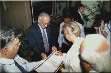 Dr. Annette Schavan signs the visitors' book at the Heritage Centre, 2008