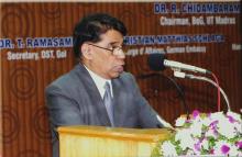 Dr. T. Ramasami addresses the audience at the Student Activities Centre, 2008