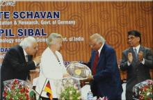 Dr. R. Chidambaram presents a memento to Dr. Annette Schavan, 2008
