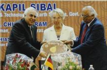 Dr. R. Chidambaram presents a memento to Mr. Kapil Sibal, 2008