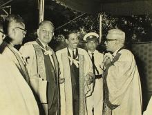 The distinguished guests in conversation (after the convocation)