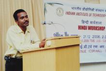 A speaker addresses the gathering at the 4th Hindi Workshop, 2006
