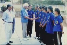 Mr. Gerhard Fischer meets the Ethiraj College women's basketball team, 2005