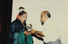 Prof. M. N. S. Rao presents a memento to a performer at Bharat Utsav, 1999