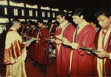 The graduating students take the Institute pledge at the 31st Convocation, 1994