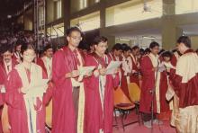 Graduands taking the Institute pledge during the 27th Convocation, 1990