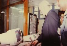 Richard von Weizsäcker taking a look at some of the equipment at IIT Madras, 1991