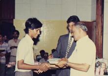Prof. L. S. Srinath presents an award to a student at the 29th Institute Day, 1988