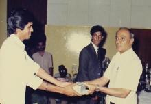 Prof. L. S. Srinath presents an award at the 29th Institute Day, 1988