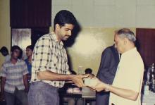 Prof. L. S. Srinath presents an award at the 29th Institute Day, 1988