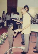 Prof. L. S. Srinath presents an award to a young girl at the 29th Institute Day, 1988