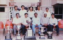 Outside the Student Activities Centre with the General Championship trophy, 1999