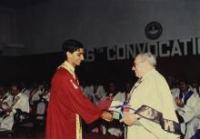 Dr. Russi Mody congratulates a prize winner at the 26th convocation