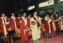 Graduand students take the Institute pledge at the 26th Convocation, 1989